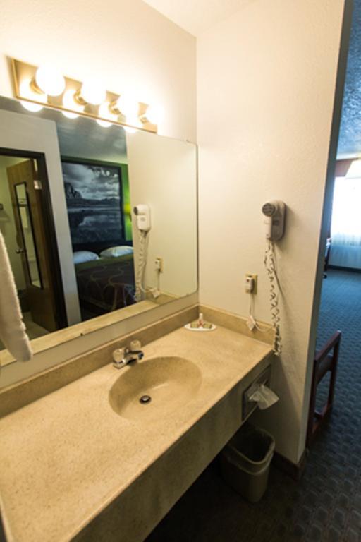 Motel Super 8 By Wyndham Price Exterior foto